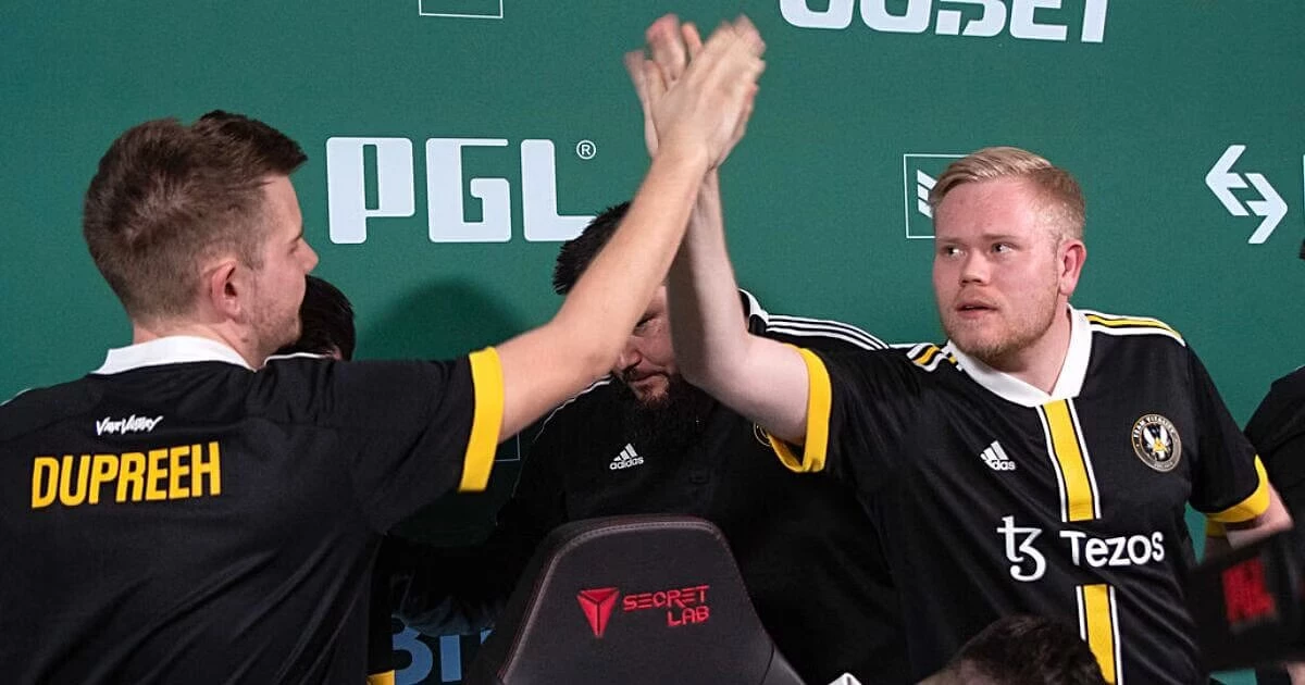 OG — Vitality. Прогноз на матч CS:GO (3 ноября 2022 года)